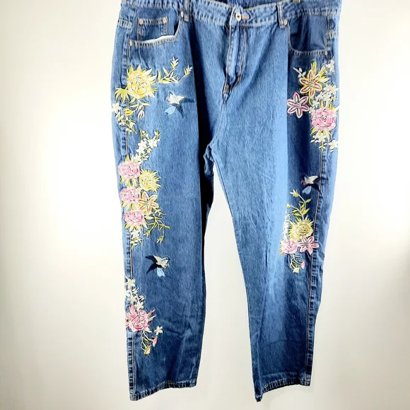 ❤️ Floral Embroidered High Rise Jeans - Picture 8 of 11